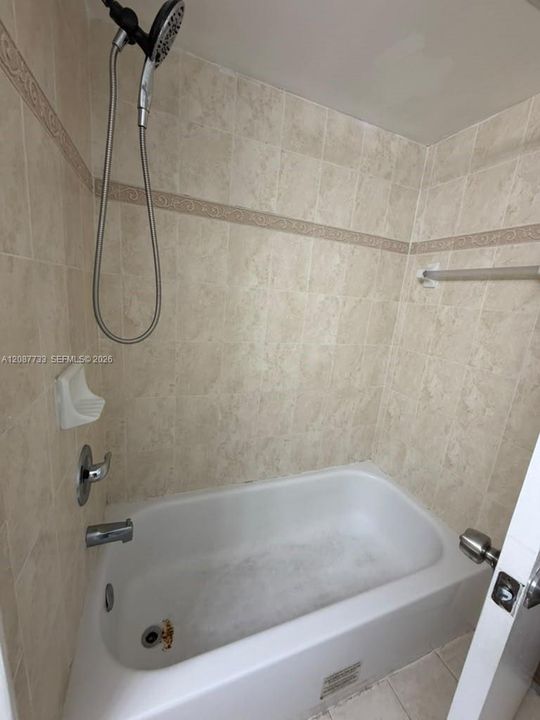 For Rent: $2,250 (1 beds, 1 baths, 899 Square Feet)