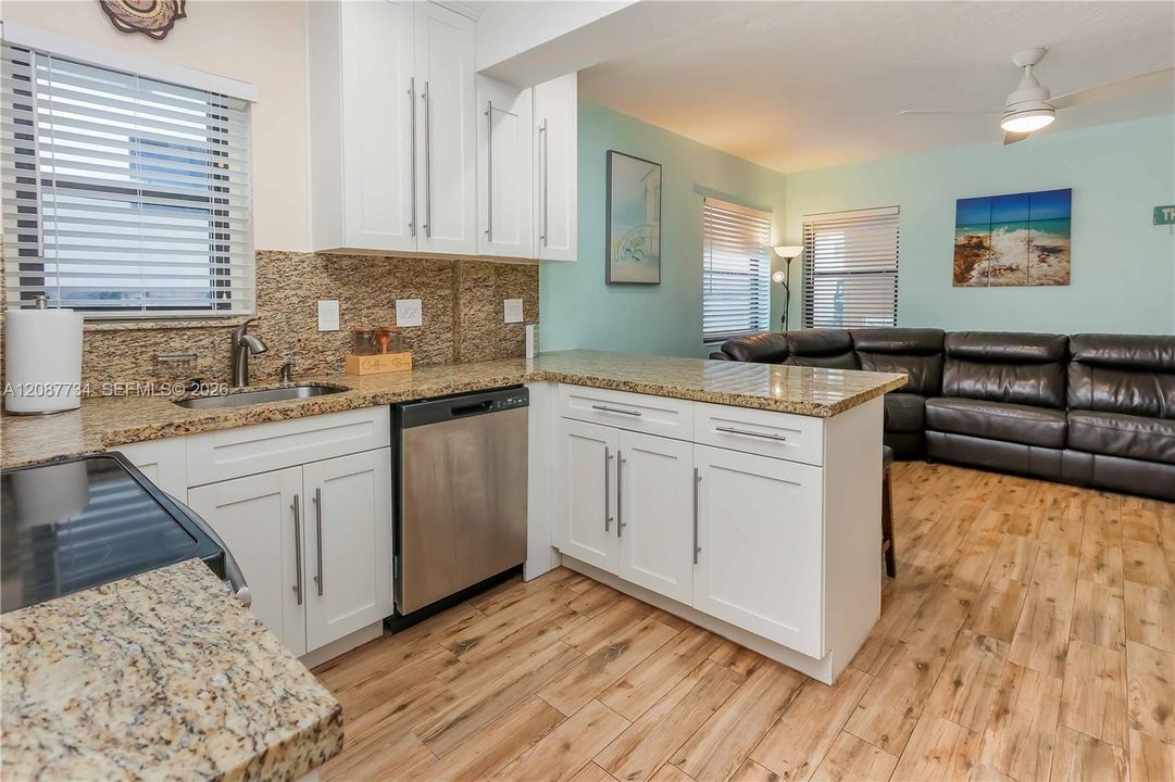 For Sale: $424,000 (1 beds, 1 baths, 463 Square Feet)