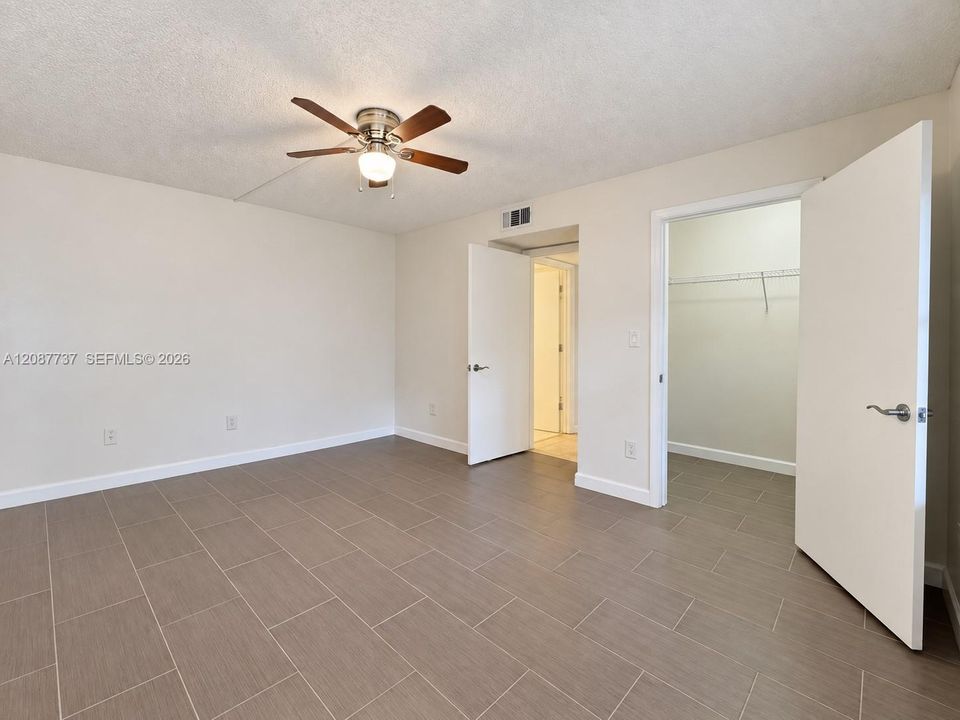 For Rent: $1,850 (1 beds, 1 baths, 696 Square Feet)