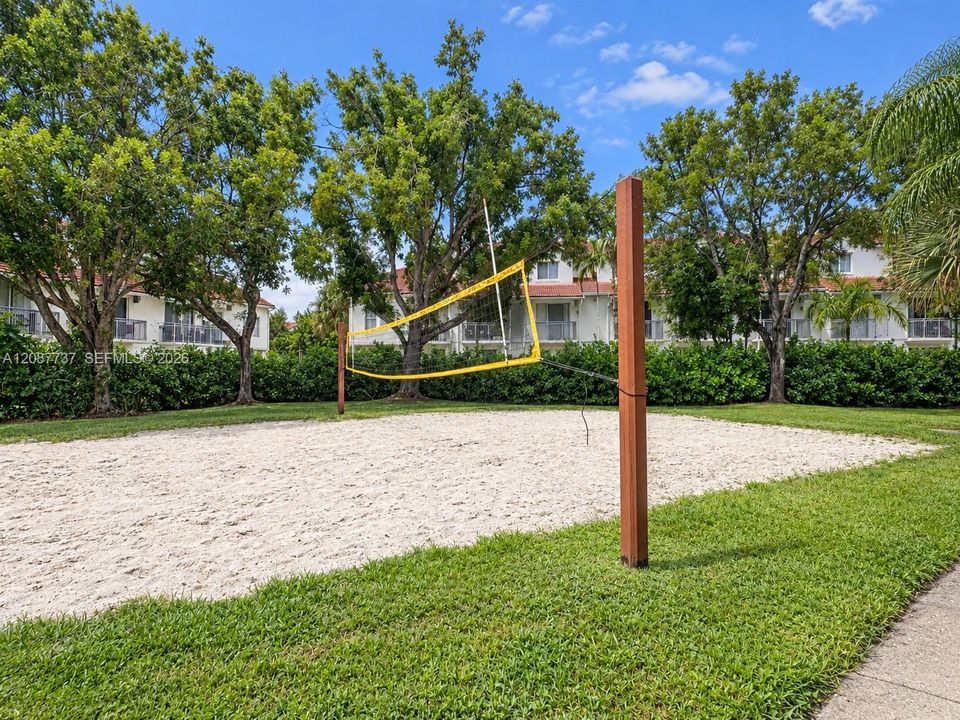 For Rent: $1,850 (1 beds, 1 baths, 696 Square Feet)