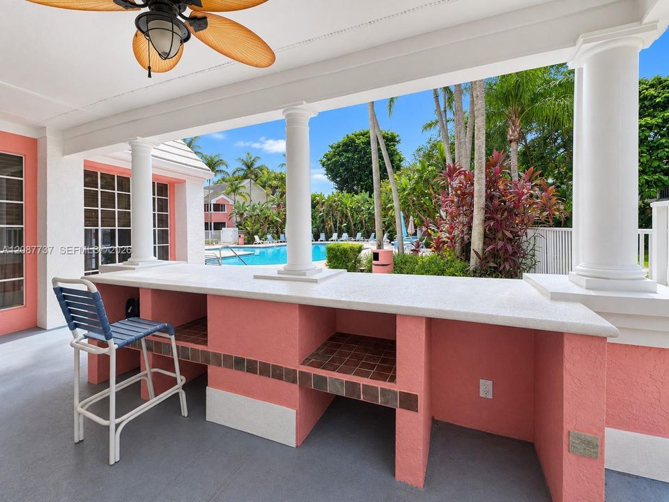 For Rent: $1,850 (1 beds, 1 baths, 696 Square Feet)