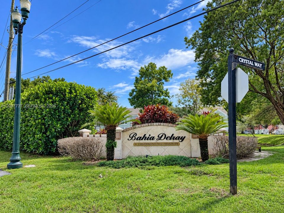 For Rent: $1,850 (1 beds, 1 baths, 696 Square Feet)
