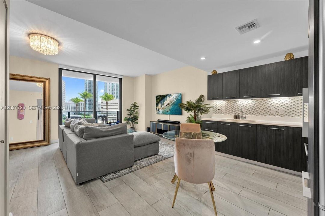 En Venta: $589,000 (1 camas, 2 baños, 792 Pies cuadrados)
