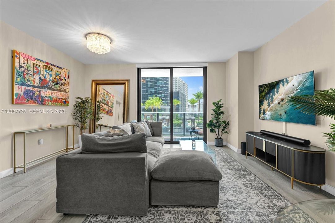 En Venta: $589,000 (1 camas, 2 baños, 792 Pies cuadrados)