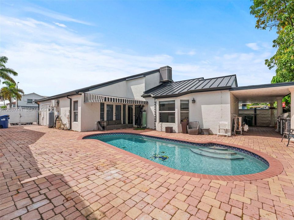 For Sale: $725,000 (3 beds, 3 baths, 1801 Square Feet)