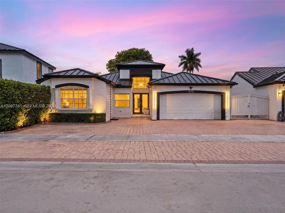For Sale: $725,000 (3 beds, 3 baths, 1801 Square Feet)