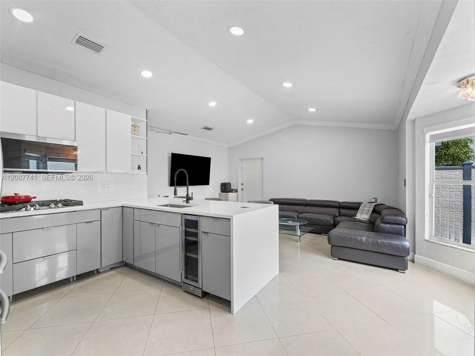For Sale: $725,000 (3 beds, 3 baths, 1801 Square Feet)