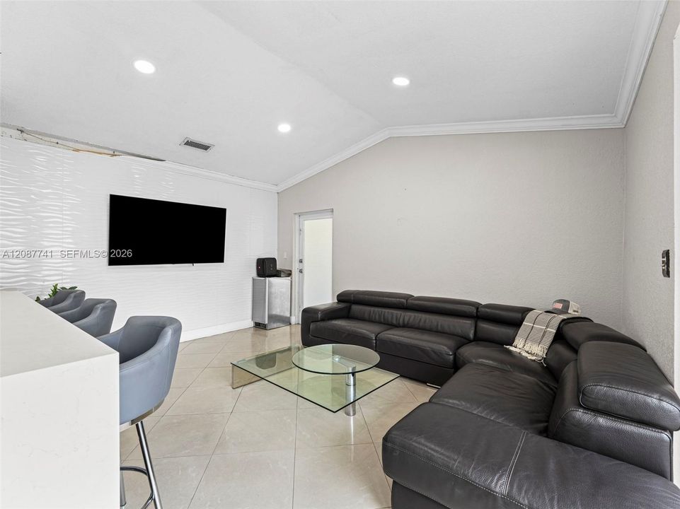 For Sale: $725,000 (3 beds, 3 baths, 1801 Square Feet)