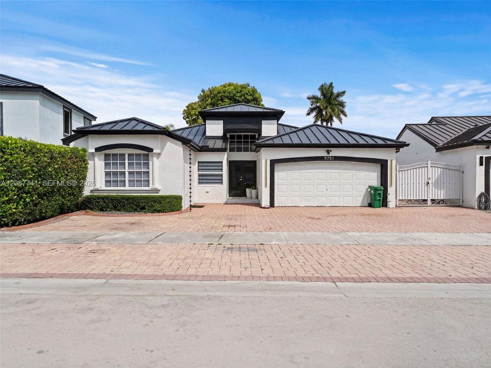 For Sale: $725,000 (3 beds, 3 baths, 1801 Square Feet)