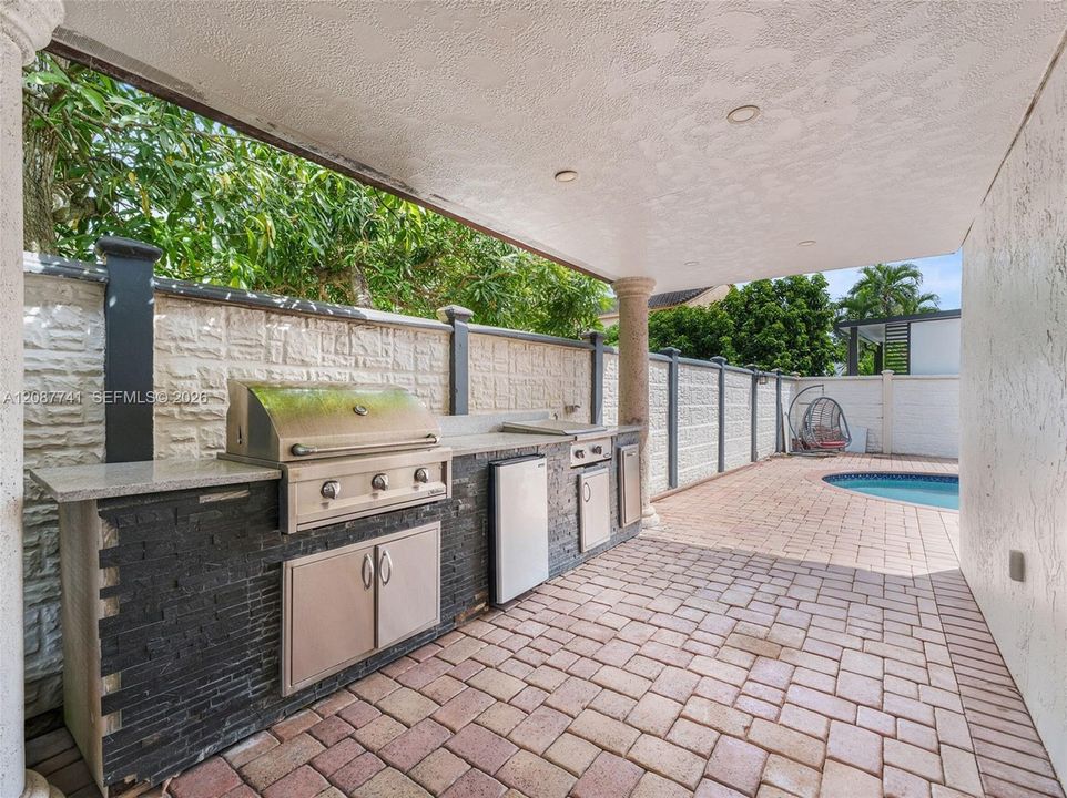 For Sale: $725,000 (3 beds, 3 baths, 1801 Square Feet)