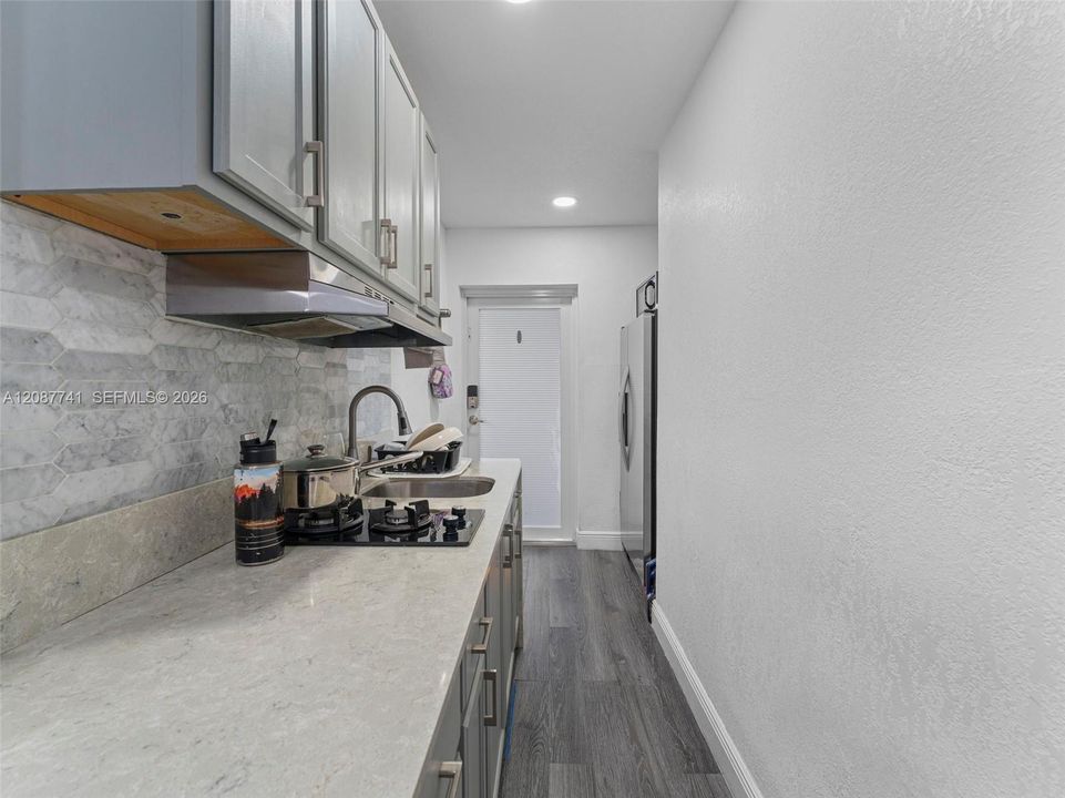 For Sale: $725,000 (3 beds, 3 baths, 1801 Square Feet)
