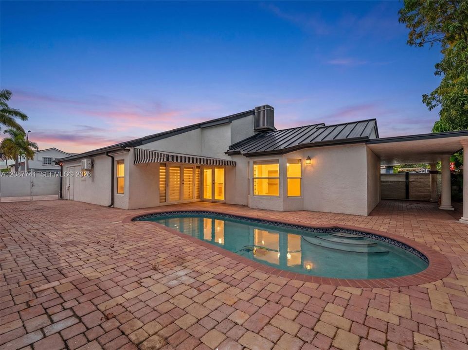 For Sale: $725,000 (3 beds, 3 baths, 1801 Square Feet)