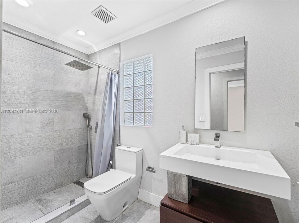 For Sale: $725,000 (3 beds, 3 baths, 1801 Square Feet)