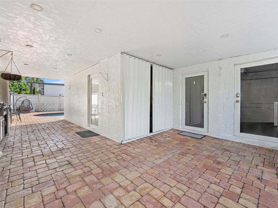 For Sale: $725,000 (3 beds, 3 baths, 1801 Square Feet)