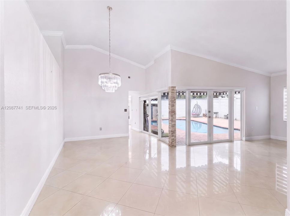For Sale: $725,000 (3 beds, 3 baths, 1801 Square Feet)