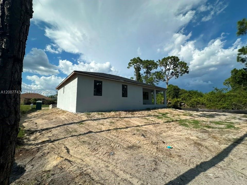For Sale: $600,000 (3 beds, 2 baths, 1839 Square Feet)