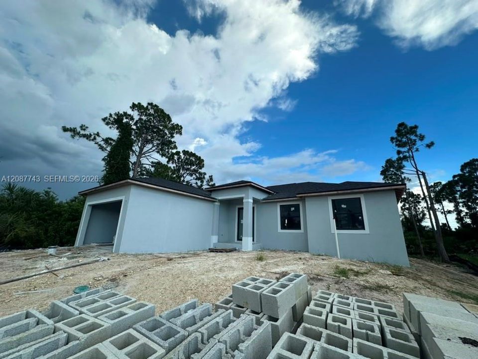 For Sale: $600,000 (3 beds, 2 baths, 1839 Square Feet)