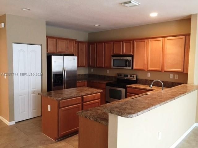 Kitchen prior to fresh paint