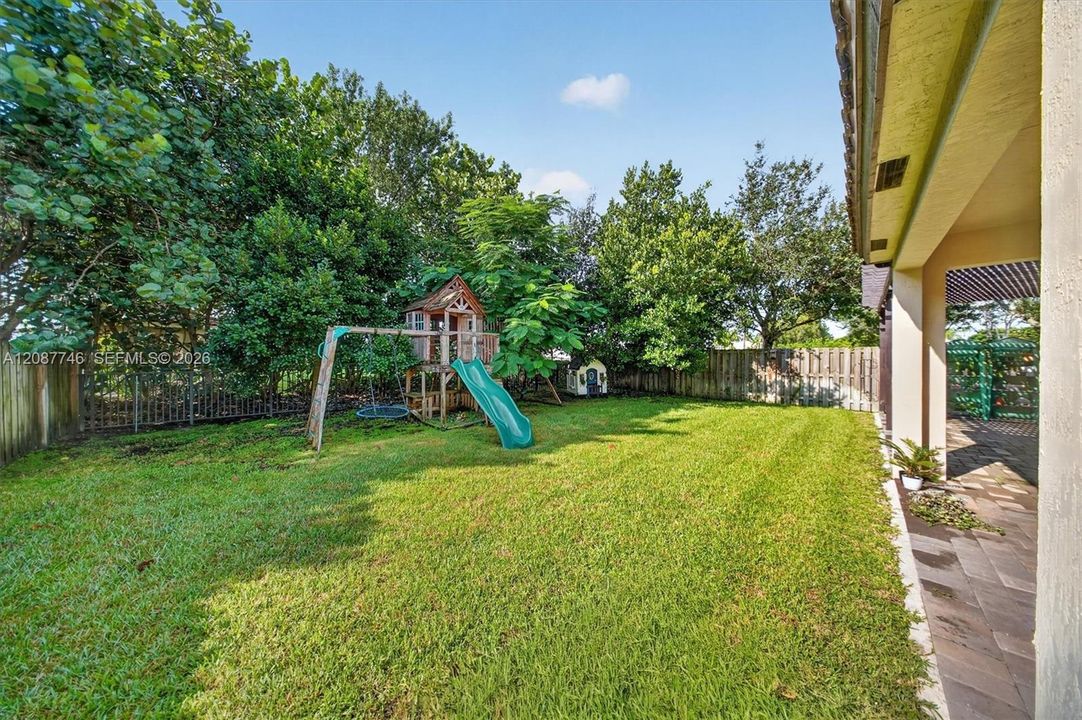 En Venta: $785,000 (4 camas, 3 baños, 3166 Pies cuadrados)