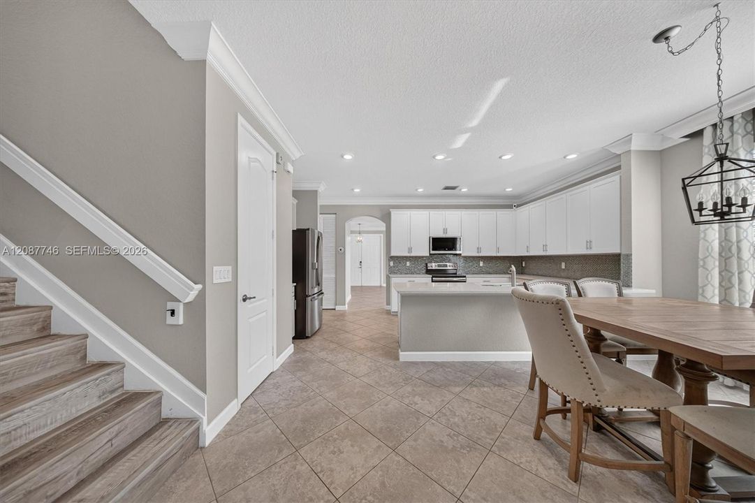 En Venta: $785,000 (4 camas, 3 baños, 3166 Pies cuadrados)