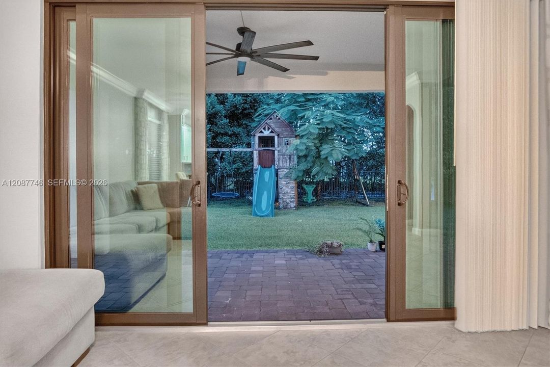 En Venta: $785,000 (4 camas, 3 baños, 3166 Pies cuadrados)