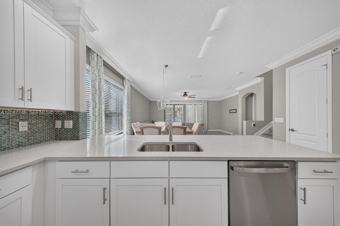 En Venta: $785,000 (4 camas, 3 baños, 3166 Pies cuadrados)