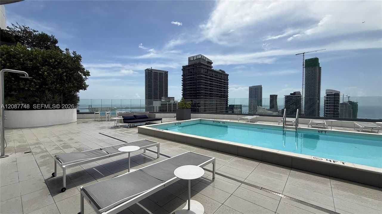 For Rent: $3,200 (1 beds, 1 baths, 609 Square Feet)