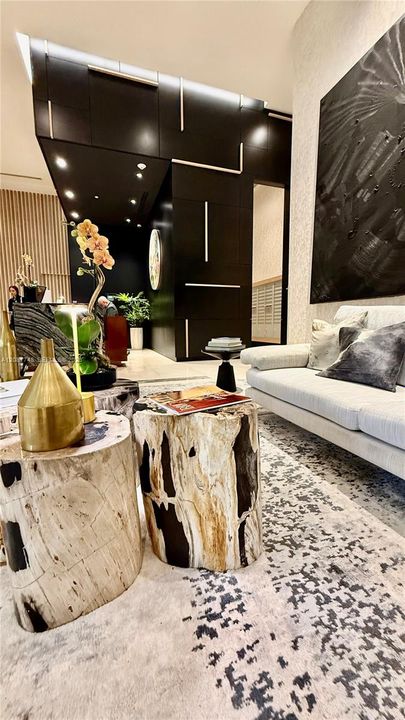 For Rent: $3,200 (1 beds, 1 baths, 609 Square Feet)