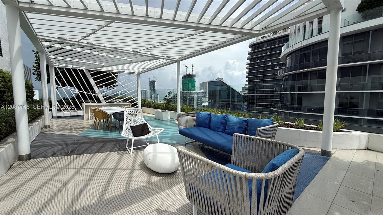 For Rent: $3,200 (1 beds, 1 baths, 609 Square Feet)