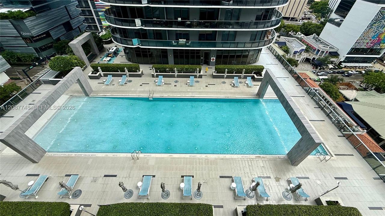 For Rent: $3,200 (1 beds, 1 baths, 609 Square Feet)