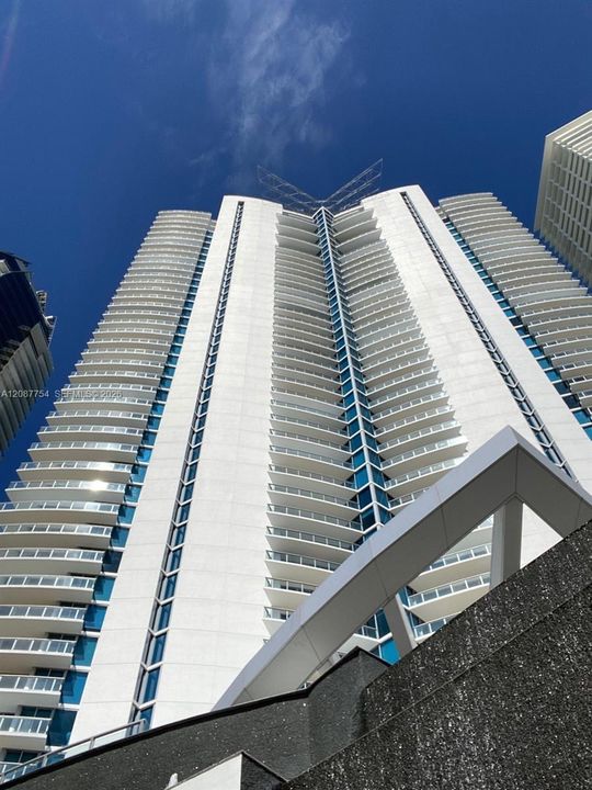 В аренду: $6,500 (1 спален, 2 ванн, 1110 Квадратных фут)