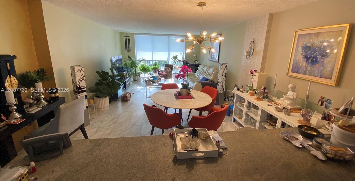 For Sale: $275,000 (1 beds, 1 baths, 1066 Square Feet)