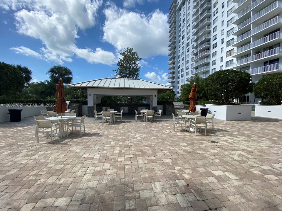 For Sale: $275,000 (1 beds, 1 baths, 1066 Square Feet)