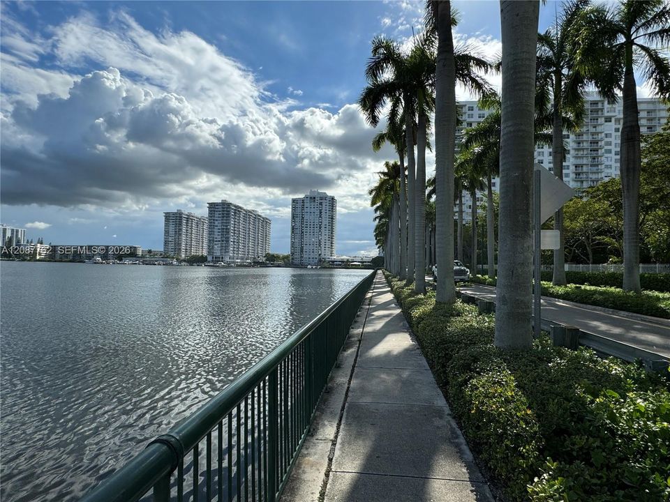 For Sale: $275,000 (1 beds, 1 baths, 1066 Square Feet)