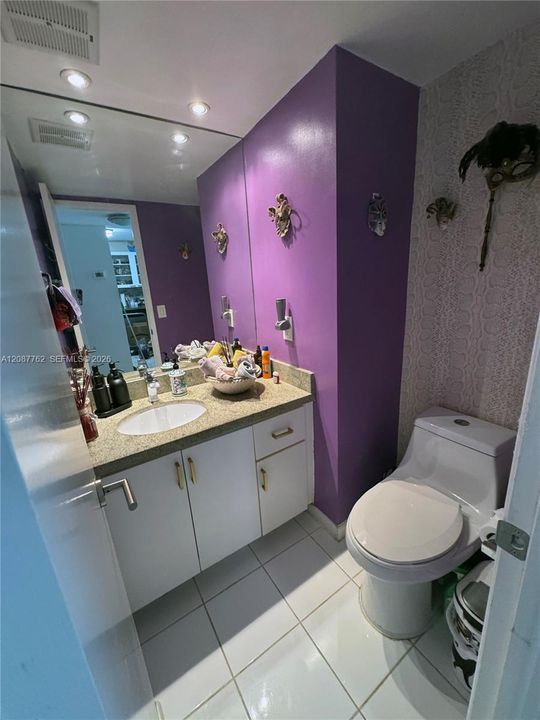 For Sale: $275,000 (1 beds, 1 baths, 1066 Square Feet)