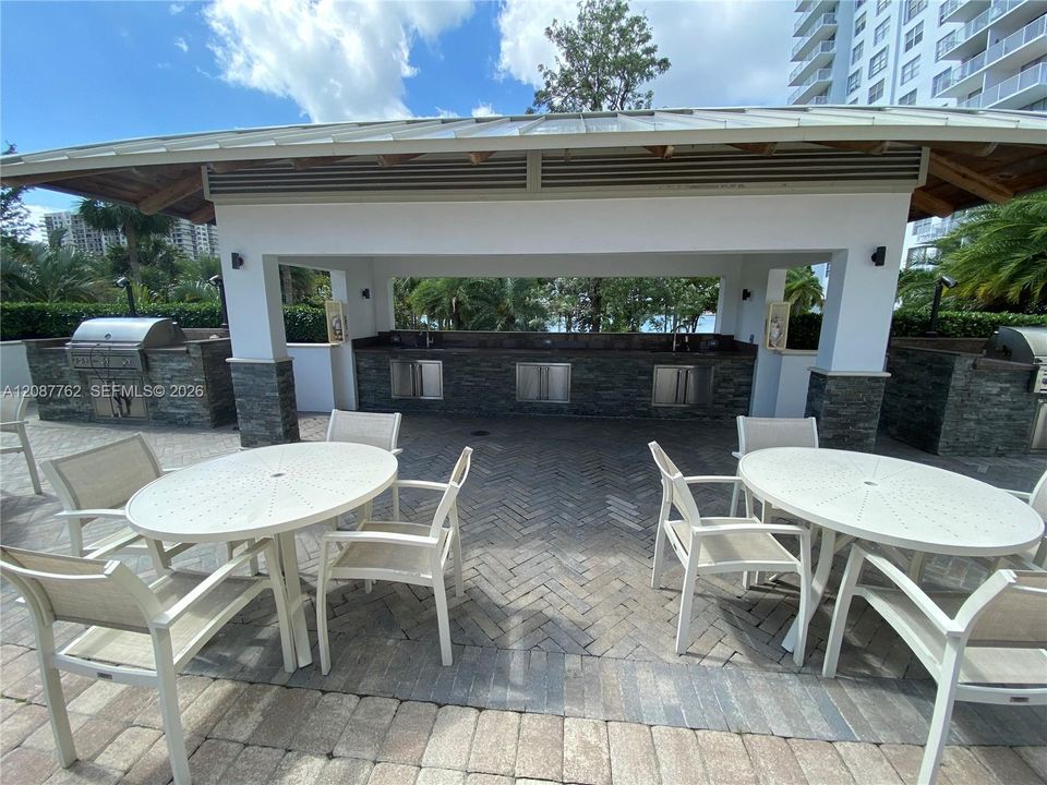 For Sale: $275,000 (1 beds, 1 baths, 1066 Square Feet)