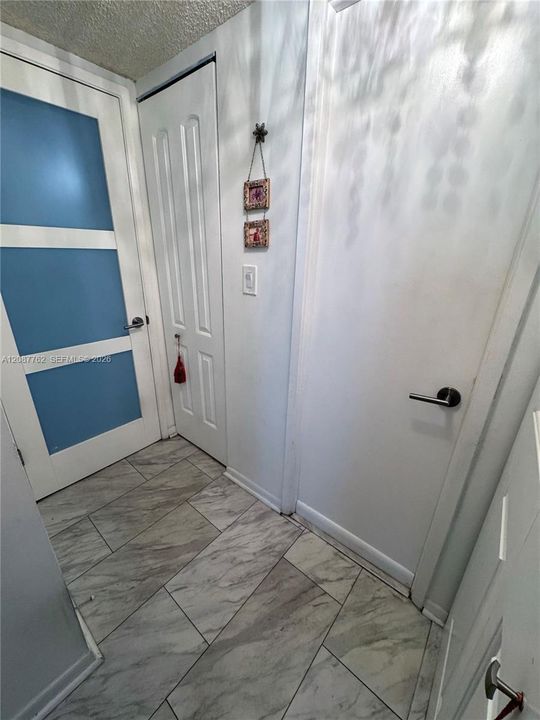 For Sale: $275,000 (1 beds, 1 baths, 1066 Square Feet)