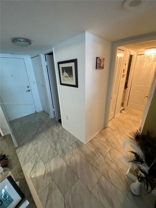 For Sale: $275,000 (1 beds, 1 baths, 1066 Square Feet)