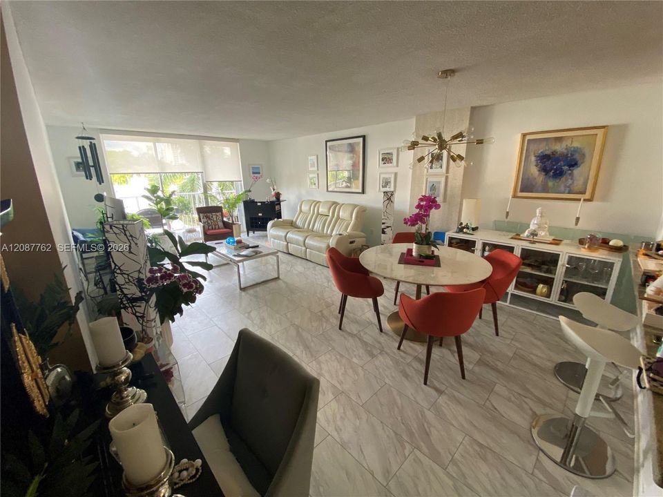 For Sale: $275,000 (1 beds, 1 baths, 1066 Square Feet)