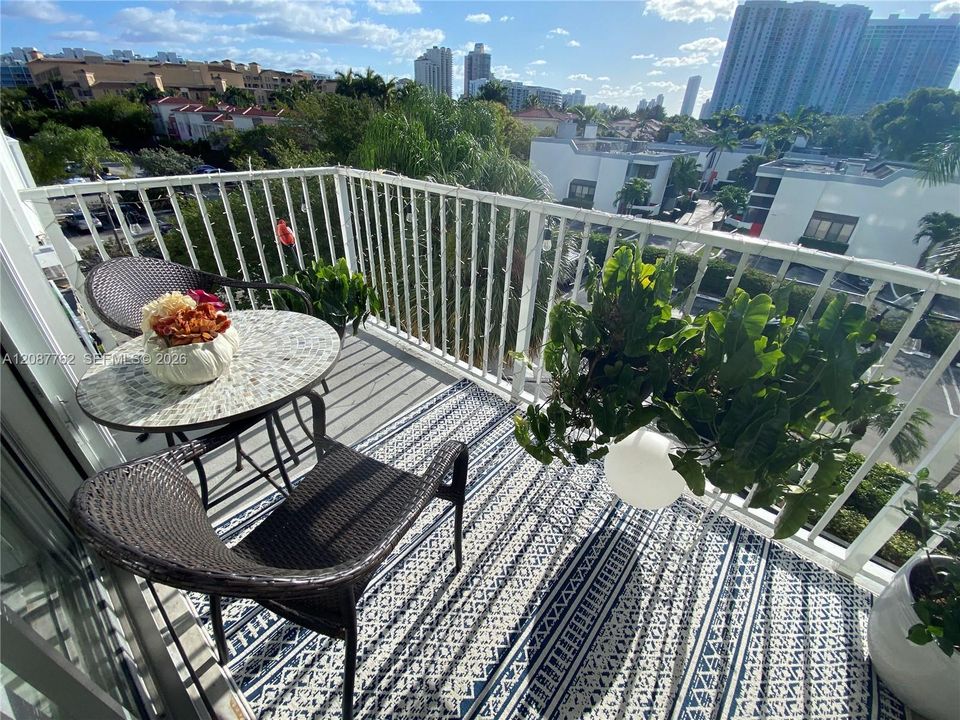 For Sale: $275,000 (1 beds, 1 baths, 1066 Square Feet)