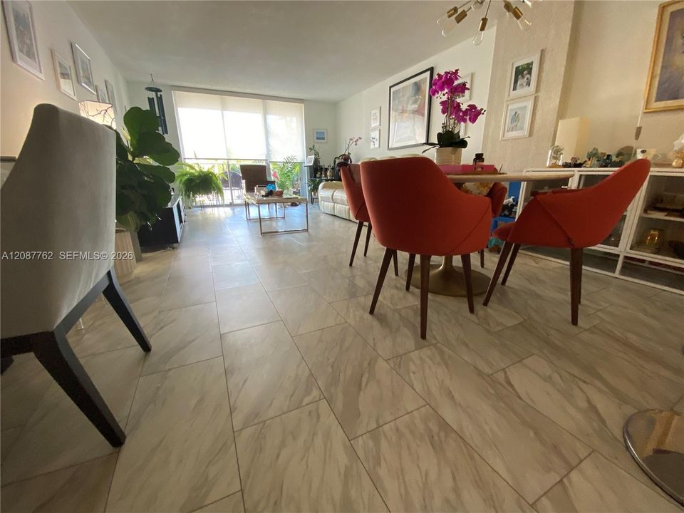 For Sale: $275,000 (1 beds, 1 baths, 1066 Square Feet)