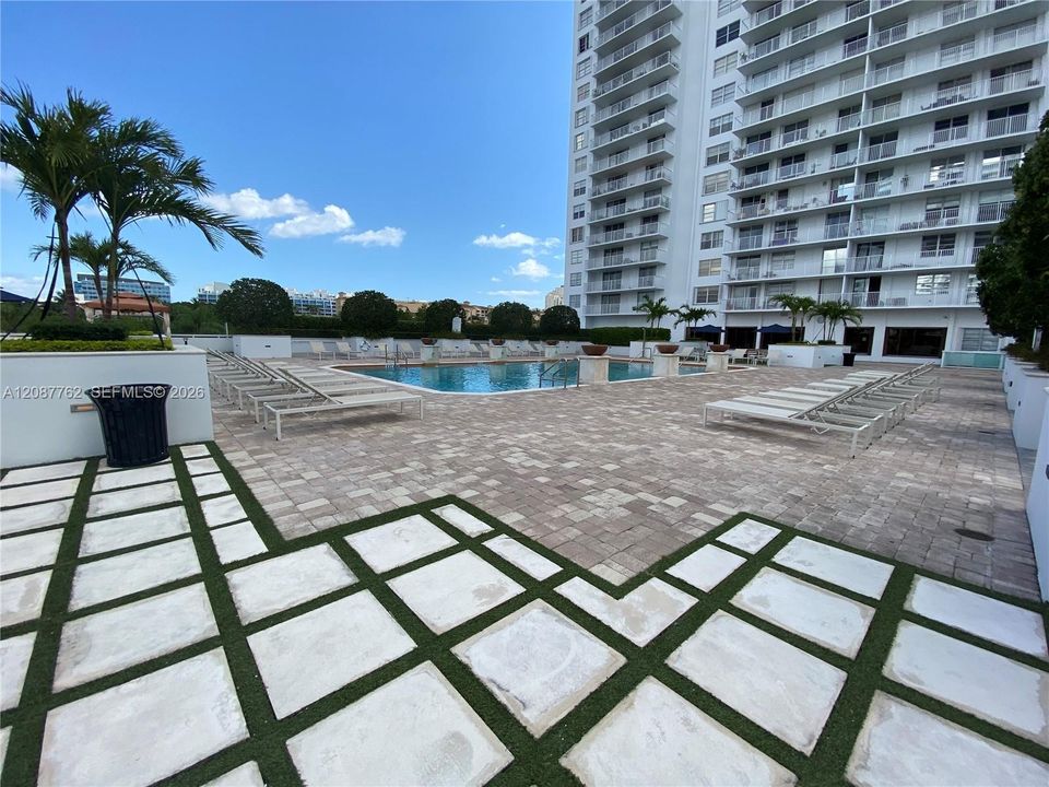 For Sale: $275,000 (1 beds, 1 baths, 1066 Square Feet)