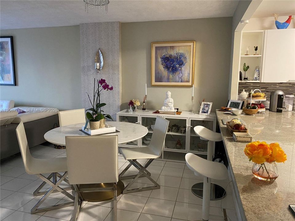 For Sale: $275,000 (1 beds, 1 baths, 1066 Square Feet)
