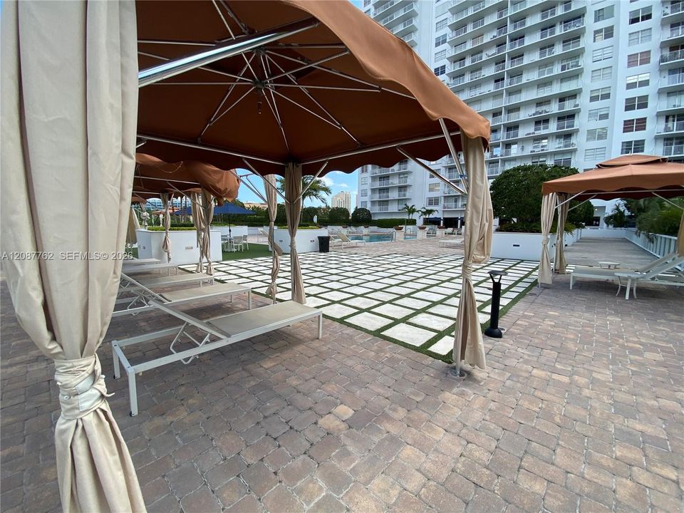 For Sale: $275,000 (1 beds, 1 baths, 1066 Square Feet)