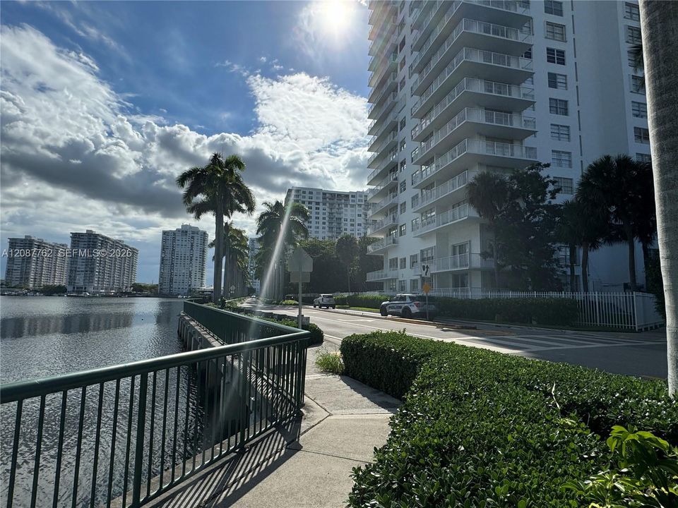 For Sale: $275,000 (1 beds, 1 baths, 1066 Square Feet)