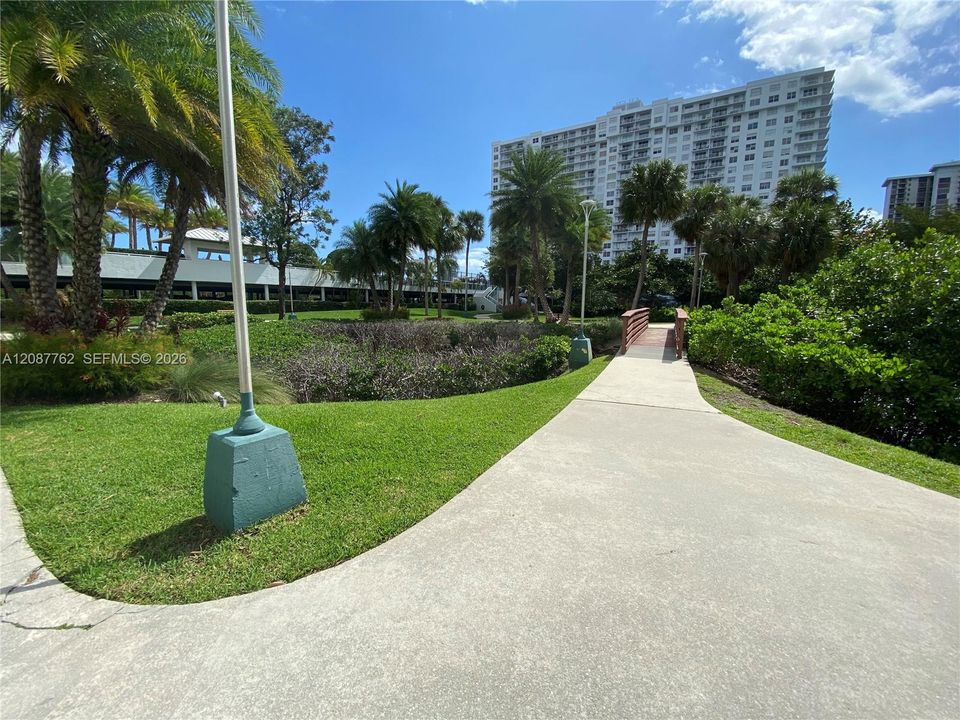 For Sale: $275,000 (1 beds, 1 baths, 1066 Square Feet)