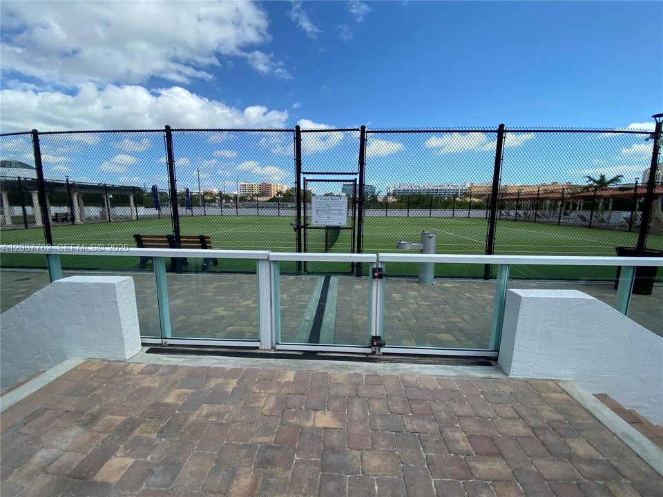 For Sale: $275,000 (1 beds, 1 baths, 1066 Square Feet)
