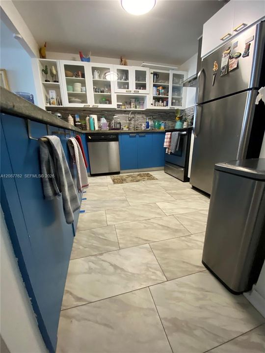 For Sale: $275,000 (1 beds, 1 baths, 1066 Square Feet)
