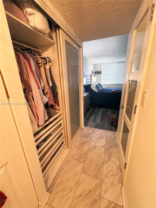 For Sale: $275,000 (1 beds, 1 baths, 1066 Square Feet)