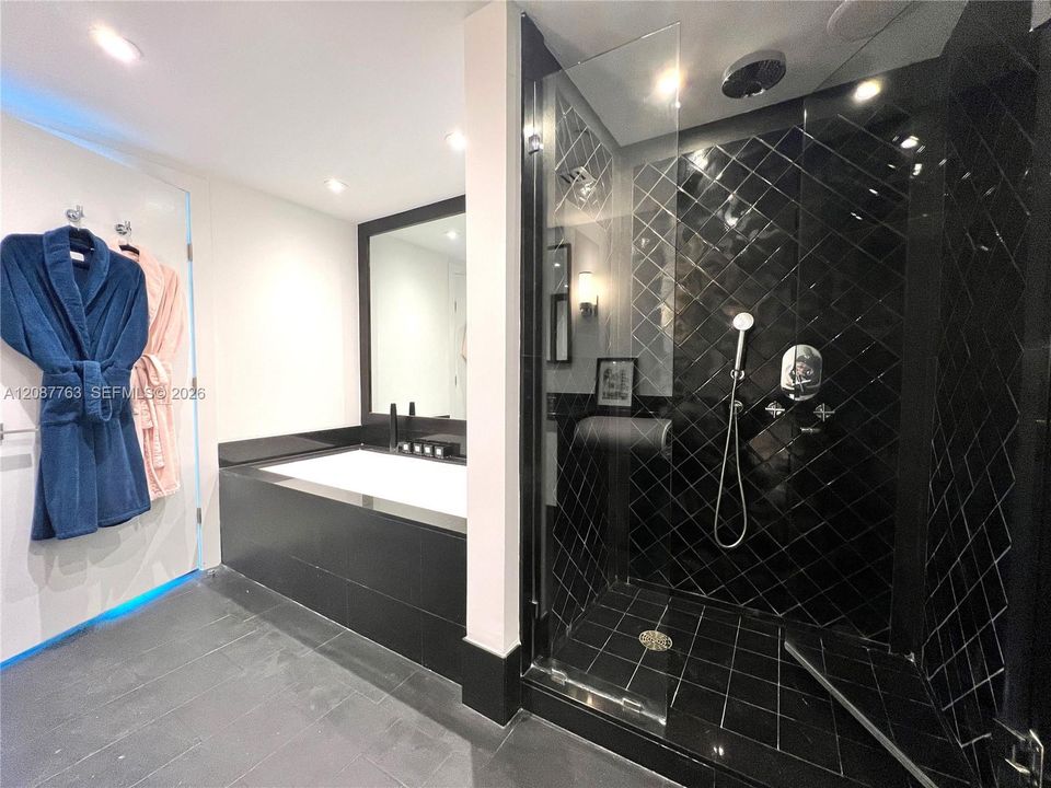 For Rent: $45,000 (2 beds, 2 baths, 1242 Square Feet)